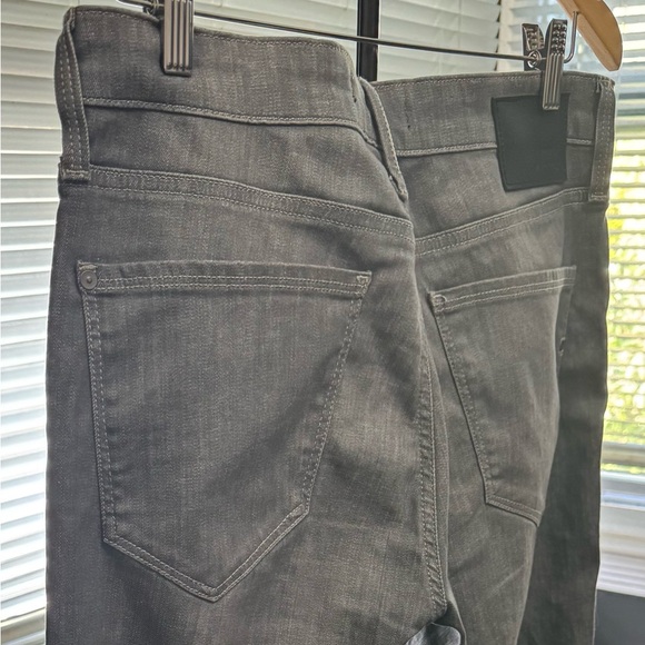 Mavi Jake Slim Leg Jeans
Light Smoke
Size 34 / 31 - Picture 3 of 6